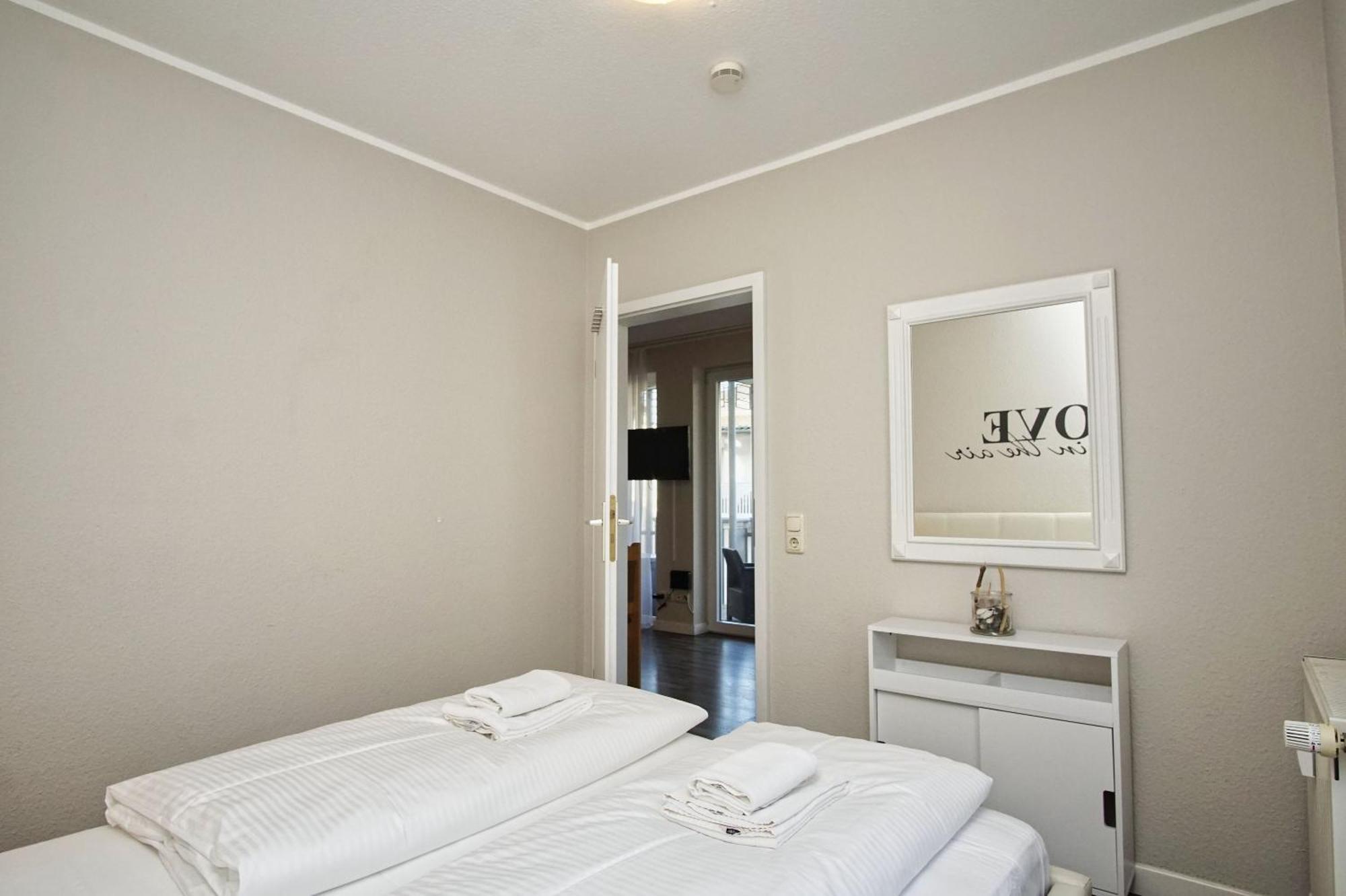 Zentrale Fewo Mit Balkon, Gratis Nutzung Vom Ahoi Erlebnisbad Und Sauna In Sellin - Villa Buskam Fewo 27 奥斯特巴德·哥伦 外观 照片