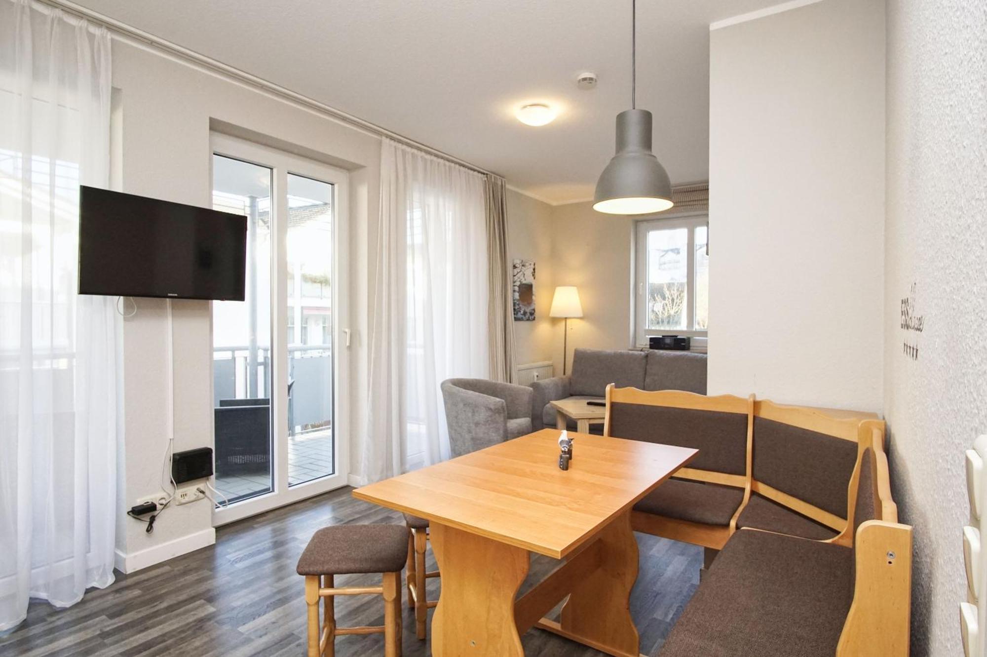 Zentrale Fewo Mit Balkon, Gratis Nutzung Vom Ahoi Erlebnisbad Und Sauna In Sellin - Villa Buskam Fewo 27 奥斯特巴德·哥伦 外观 照片